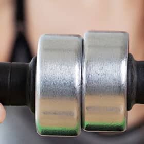 Les meilleurs exercices de musculation pour les femmes à la maison et à la salle de sport